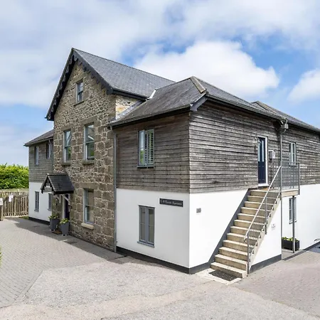 5 Fernhill Holiday home *