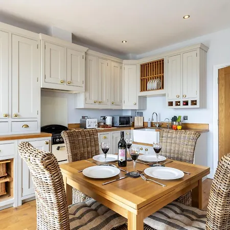 5 Fernhill Carbis Bay